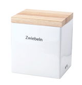 Weiße Vorratsdose mit Holzdeckel, Aufschrift 'Zwiebeln', seitliche Perspektive