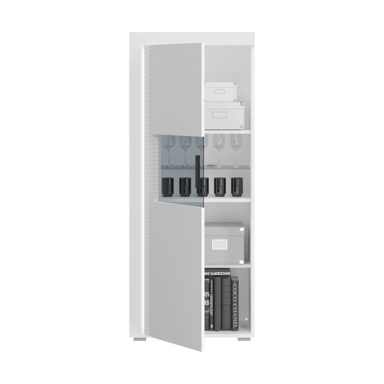 Vitrine mit teilweise geöffneter Tür, zeigt Gläser und dekorative Boxen, Frontalansicht