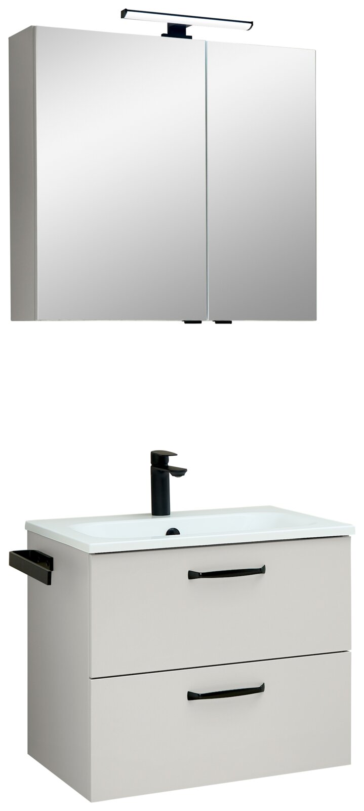 XORA Mineralmarmorwaschtisch QS500 Modernes Badezimmermöbel-Set in Weiß mit Doppel-Spiegelschrank und LED-Aufsatzleuchte sowie Waschtisch-Unterschrank mit zwei Schubladen, schwarzer Armatur und Griffen, freigestellt auf Weiß; Ansicht schräg von vorn.