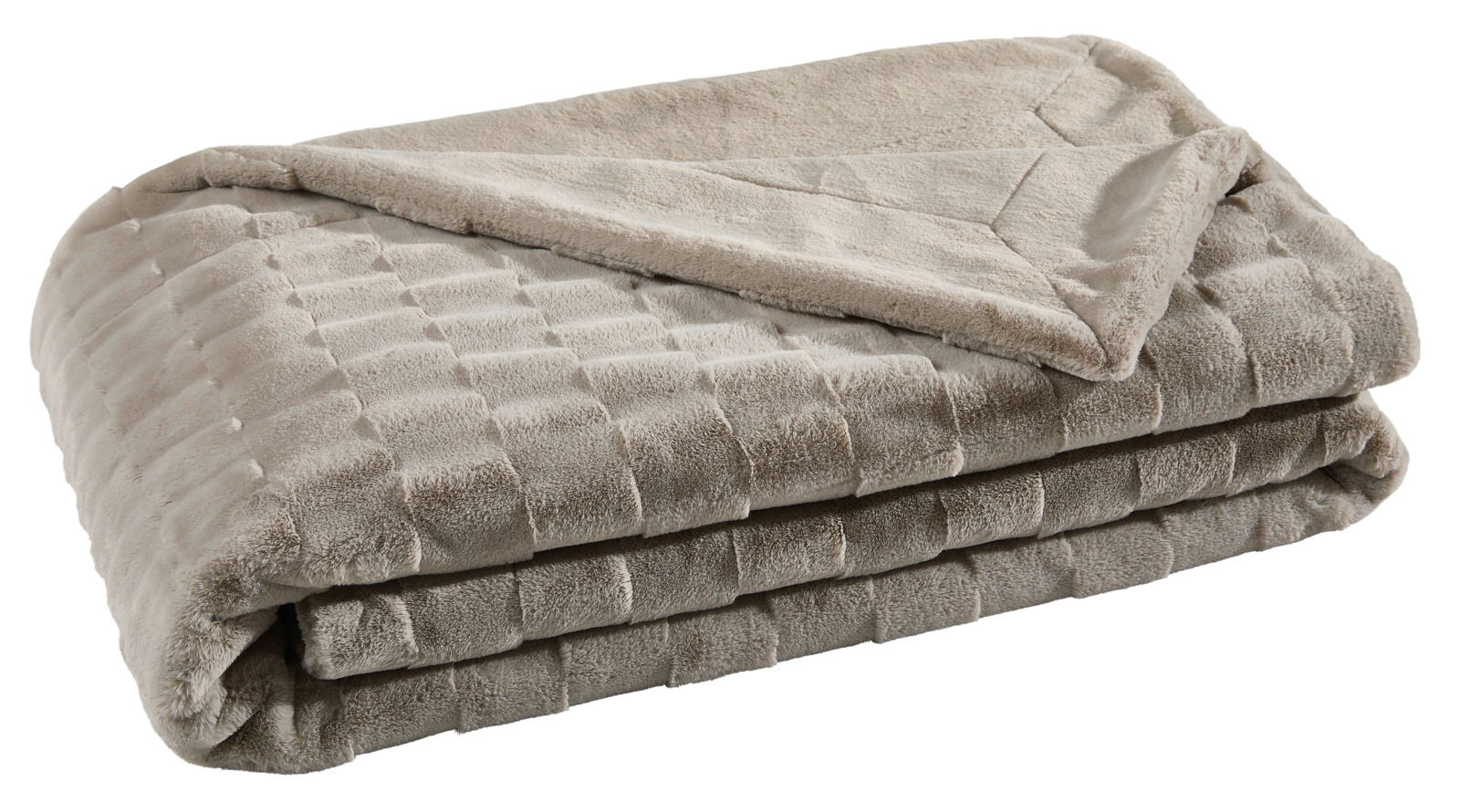 Gefaltete beige Felldecke in Nahaufnahme, von der Seite betrachtet