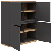 Highboard mit vier offenen Türen, graue Fronten und Holzelemente, seitliche Perspektive