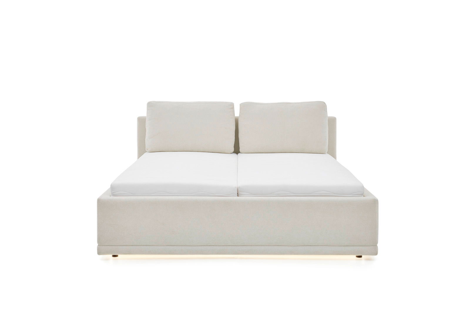 Frontale Ansicht eines Polsterbettgestells mit zwei Kissen und einer weißen Matratze.