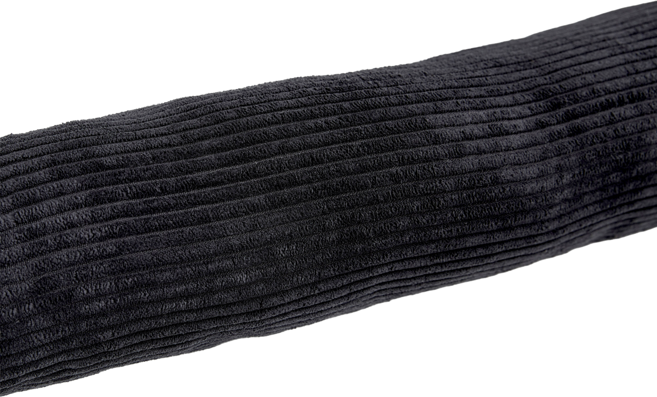 Nahaufnahme eines schwarzen, gerippten Stoffes in horizontaler Perspektive