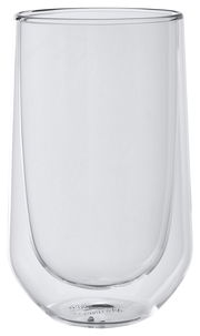 Doppelwandiges Glas für Latte Macchiato, frontal fotografiert.