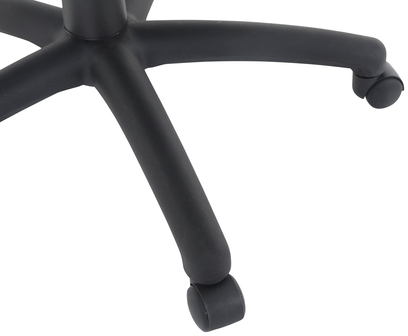 Nahaufnahme der schwarzen Basis eines Chefsessels mit fünf Rollen, von oben betrachtet.