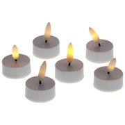 Sechs LED-Teelichter mit 3D-Flamme in warmem Licht, Ansicht von oben.