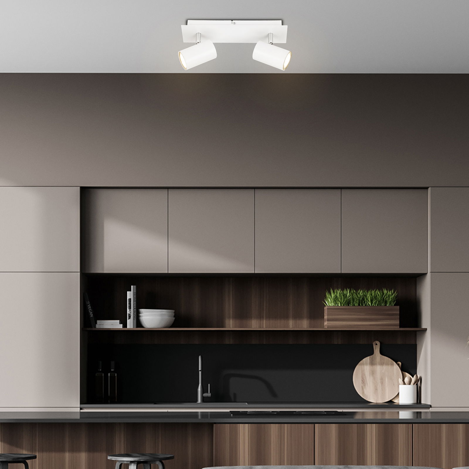 Moderner LED-Spot mit zwei verstellbaren Leuchten, Deckenansicht in einer stilvollen Küche.