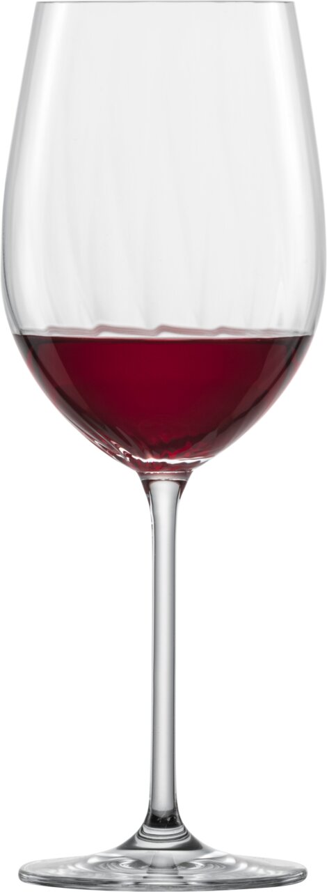 Bordeauxglas Prizma mit rotem Wein, frontale Ansicht