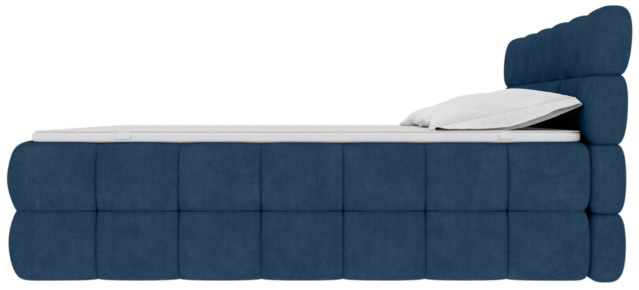 Blauw, gestoffeerd bed met hoog hoofdeinde, witte matras en kussens, zijaanzicht van links tegen een witte achtergrond