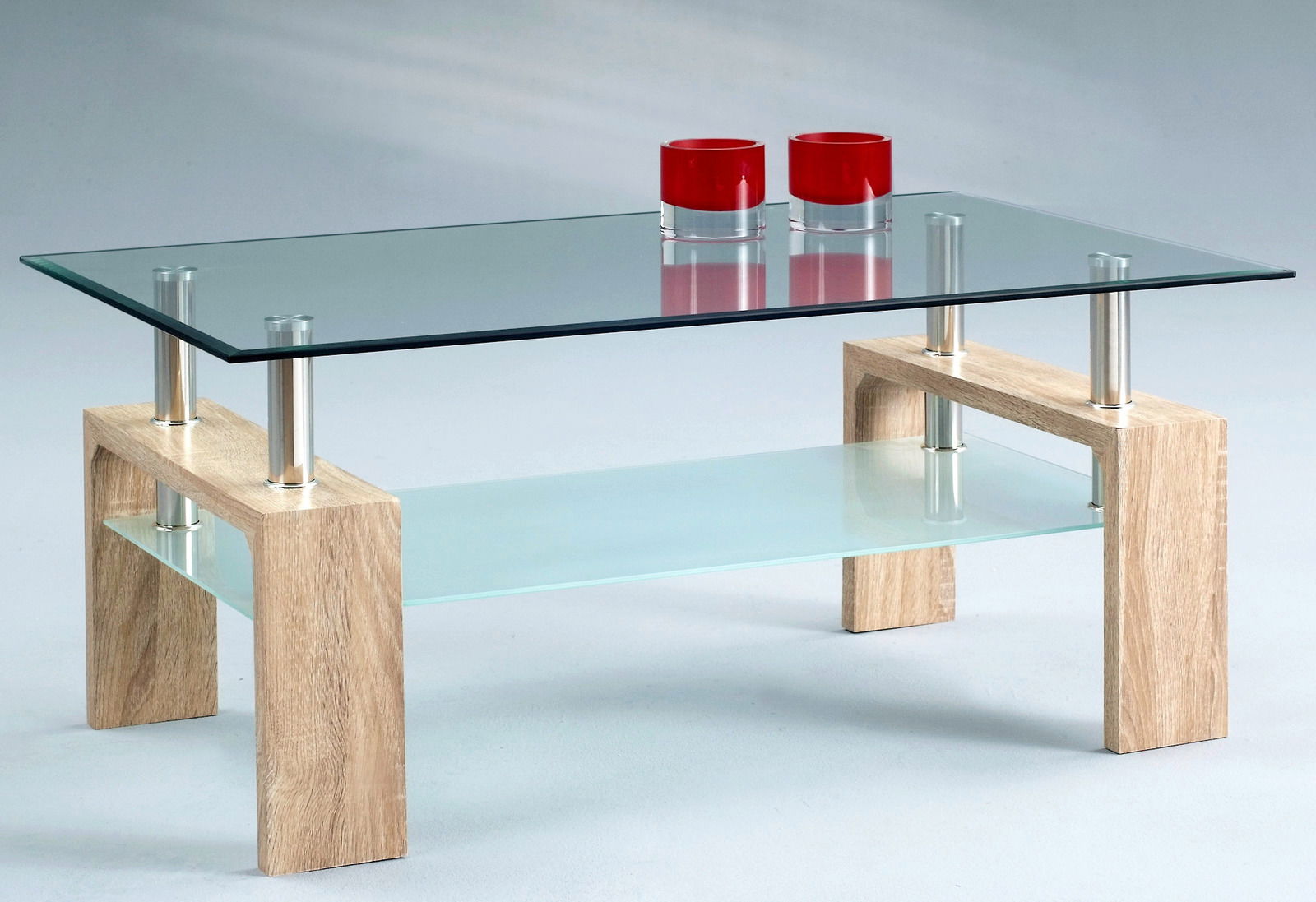 Moderner Couchtisch mit Glasplatte und Holzbeinen, seitliche Perspektive