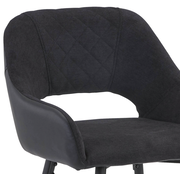 Nahaufnahme eines modernen Barstuhls mit gepolsterter Rückenlehne und Sitzfläche in dunklem Stoff, seitliche Ansicht.