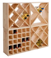 Weinregal aus Holz mit verschiedenen Fächern zur Lagerung von Weinflaschen, seitliche Perspektive