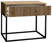 Moderne Nachtkommode mit Holzoptik und Metallgestell, Schublade leicht geöffnet, seitliche Perspektive
