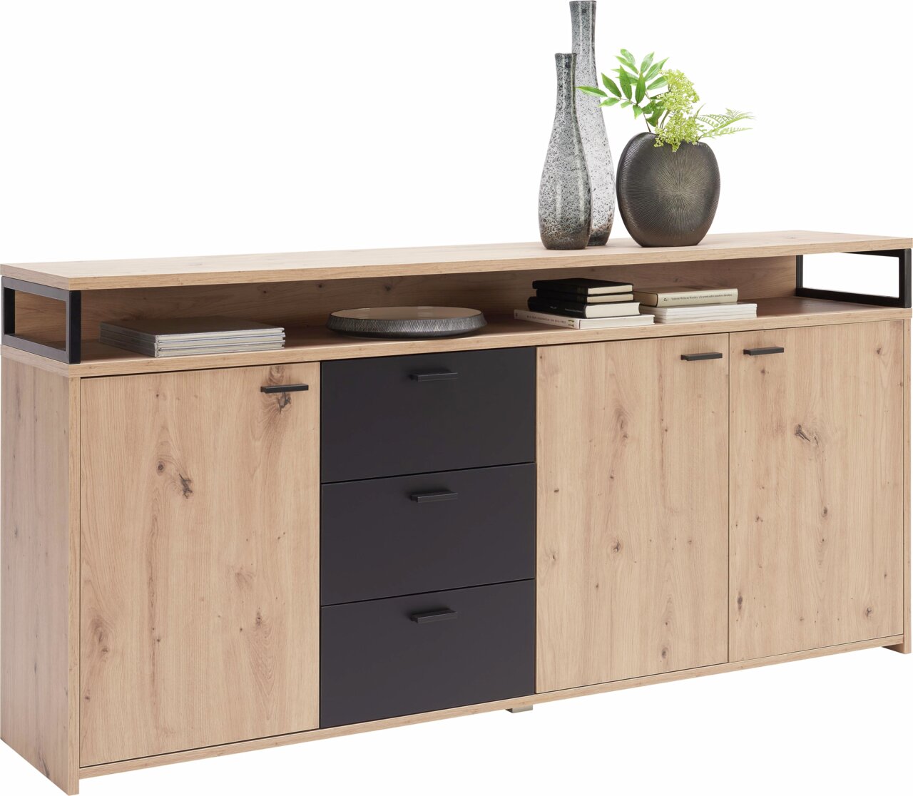 XL-Sideboard aus Holz mit drei schwarzen Schubladen und zwei Türen, dekoriert mit Vasen und Büchern, seitliche Perspektive