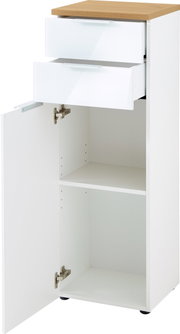Weißer Schrank mit zwei offenen Schubladen und einer offenen Tür, Holzoberfläche, Perspektive von vorne