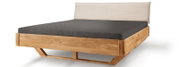 Bedframe van massief licht hout met gestoffeerd hoofdeinde, zijaanzicht