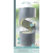 Grauer, moderner Outdoor-Gartenbrunnen in S-Form mit Wasserfall und warmweißer LED-Beleuchtung, inklusive Pflanzschale, in frontaler Ansicht.