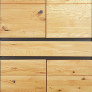 Frontansicht eines XXL-Schuhschranks aus hellem Holz mit natürlicher Maserung und mehreren Schubladen.