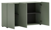 Grüne Kommode mit geöffneten Türen, seitliche Perspektive