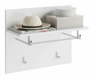 Weißes Paneel mit Ablage, Hut, Boxen und Haken, seitliche Perspektive