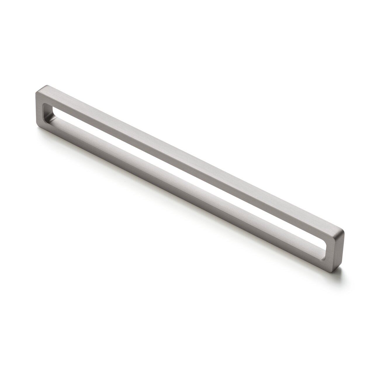 Silberner Bügelgriff aus Metall in diagonaler Perspektive