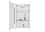 Weißer Badezimmerschrank/Spiegelschrank mit geöffneter Tür, Glasablagen und integrierter Steckdose im Inneren, Frontansicht