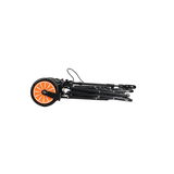 Seitenansicht eines zusammengeklappten elektrischen Bollerwagens mit einem orangefarbenen Rad.