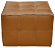 Brauner, quadratischer Hocker aus Leder, frontal fotografiert.