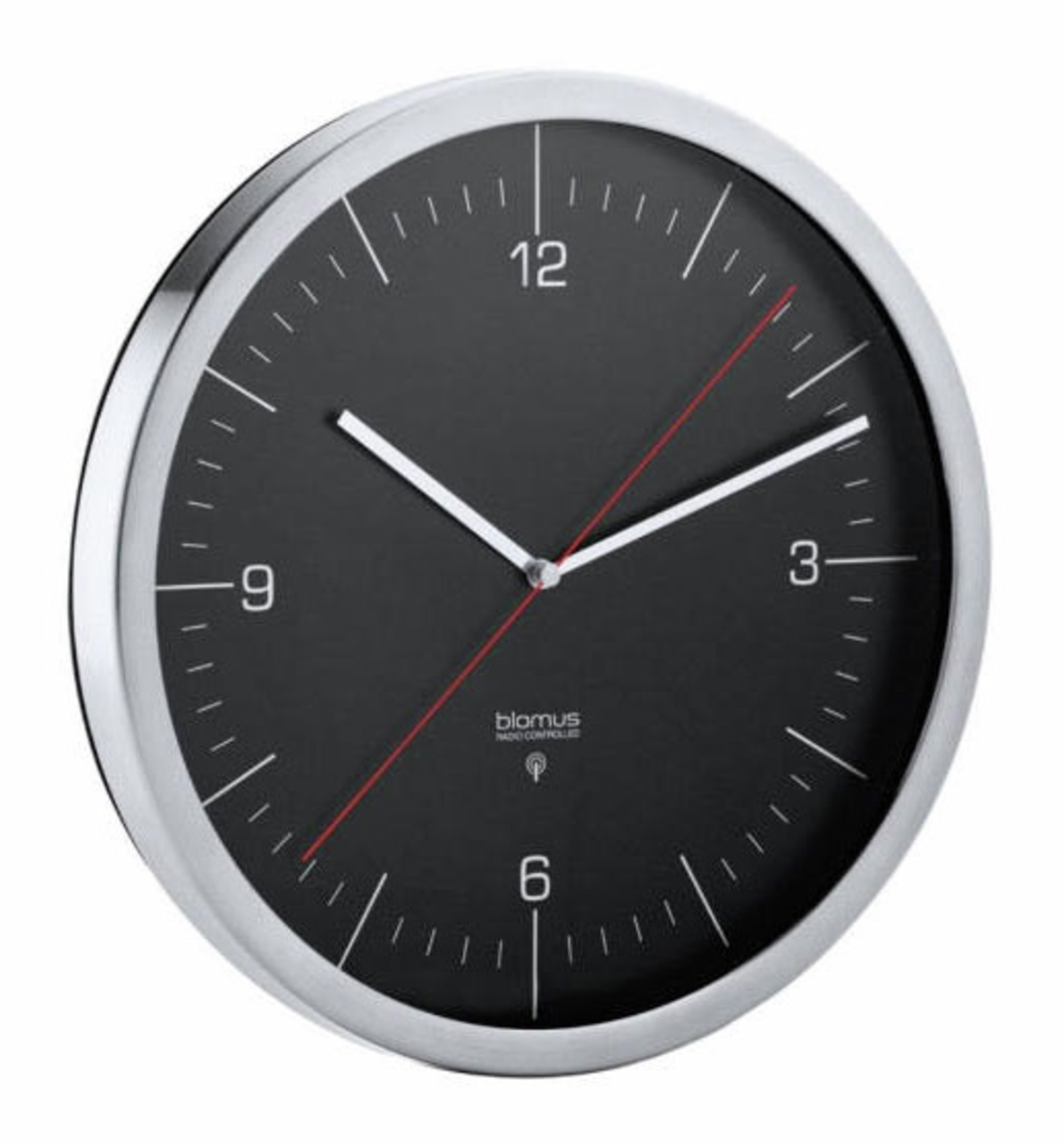 Schwarze Funkuhr CRONO mit silbernem Rand, frontal abgebildet.