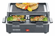 Raclette-Grill mit Grillplatte, Vorderansicht, zwei Pfännchen mit Gemüse und Käse, Grillplatte mit Hähnchen und Paprika.