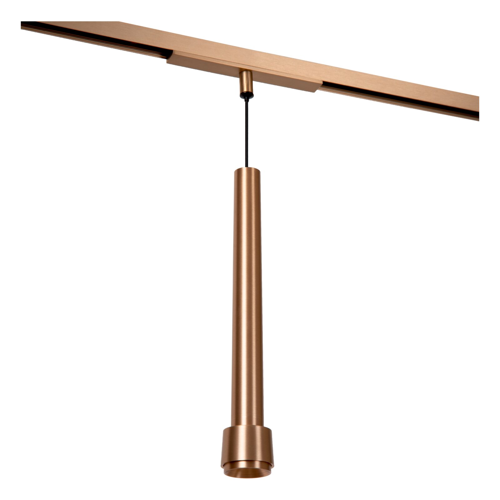 Zylindrische Pendelleuchte in Kupfer/bronze an Stromschiene mit schwarzem Kabel, Detailansicht von schräg unten vor weißem Hintergrund