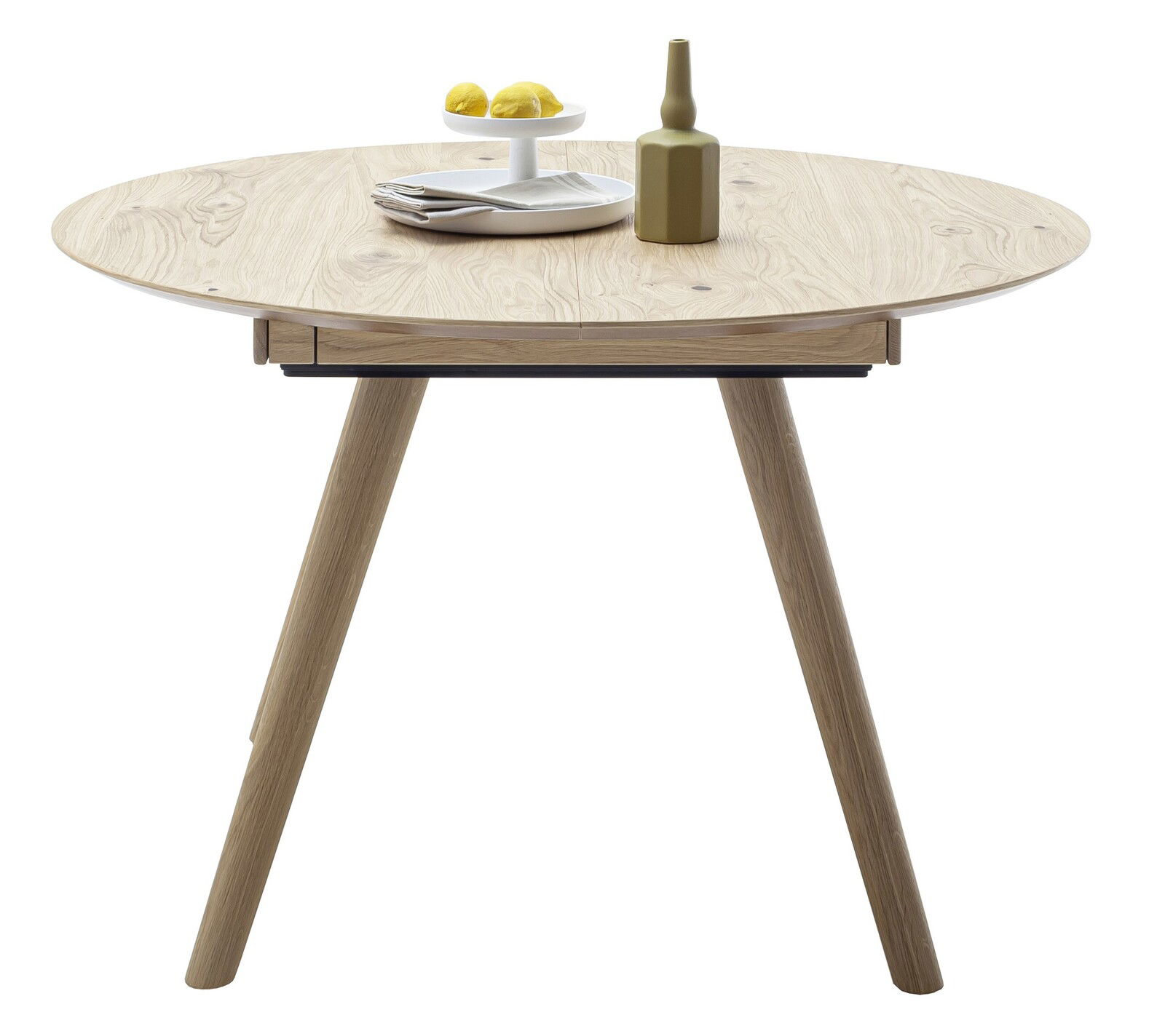 Runder Esstisch aus Holz mit drei Beinen, dekoriert mit einer Vase und einem Teller mit Zitronen, seitliche Perspektive