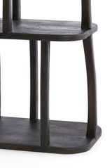 Nahaufnahme eines dunklen Holzregals mit abgerundeten Ecken und vertikalen Stützen, seitliche Perspektive.