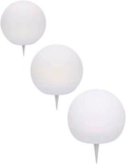 Drei kugelförmige Solarleuchten mit Erdspießen, seitliche Perspektive