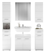 Moderne Badkombination in Weiß mit Spiegel, Waschbecken und Stauraum, frontal betrachtet.