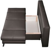 Querschläfer-Sofa in dunklem Leder mit geöffneter Bettkastenansicht von oben