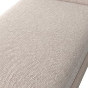 Nahaufnahme einer beigen Sonnenliege mit strukturiertem Stoffbezug, von oben betrachtet.