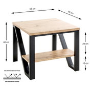 Quadratischer Beistelltisch 55 x 55 cm mit Holzoptik-Tischplatte und Ablage, schwarzes Metallgestell, Höhe ca. 48 cm, in schräger Vorderansicht (3/4-Perspektive) mit Maßangaben und Hinweis auf Melaminharzbeschichtung