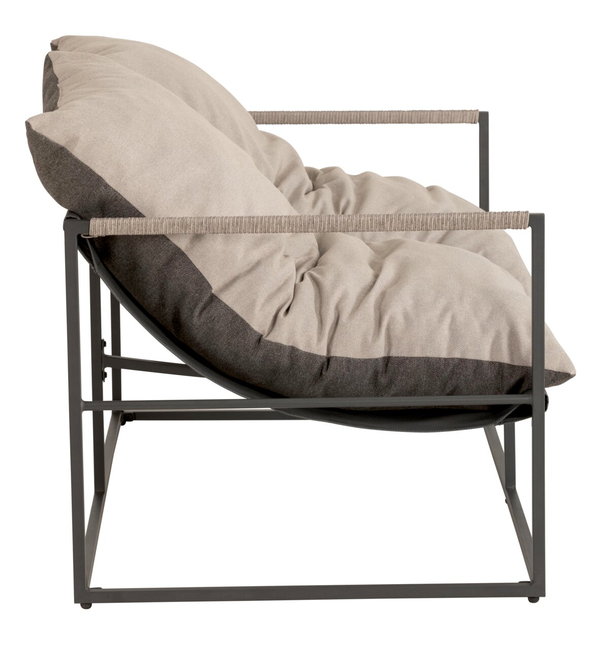 Seitenansicht eines modernen 2-sitzigen Lounge-Sofas mit Metallrahmen und bequemen Kissen in neutralen Farben.