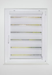 Doppelrollo mit Blende in einem Fensterrahmen, Vorderansicht