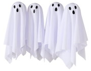 Vier weiße Halloween-Geister-Dekorationen mit schwarzen Augen und Mund, freigestellt auf weißem Hintergrund, Frontansicht