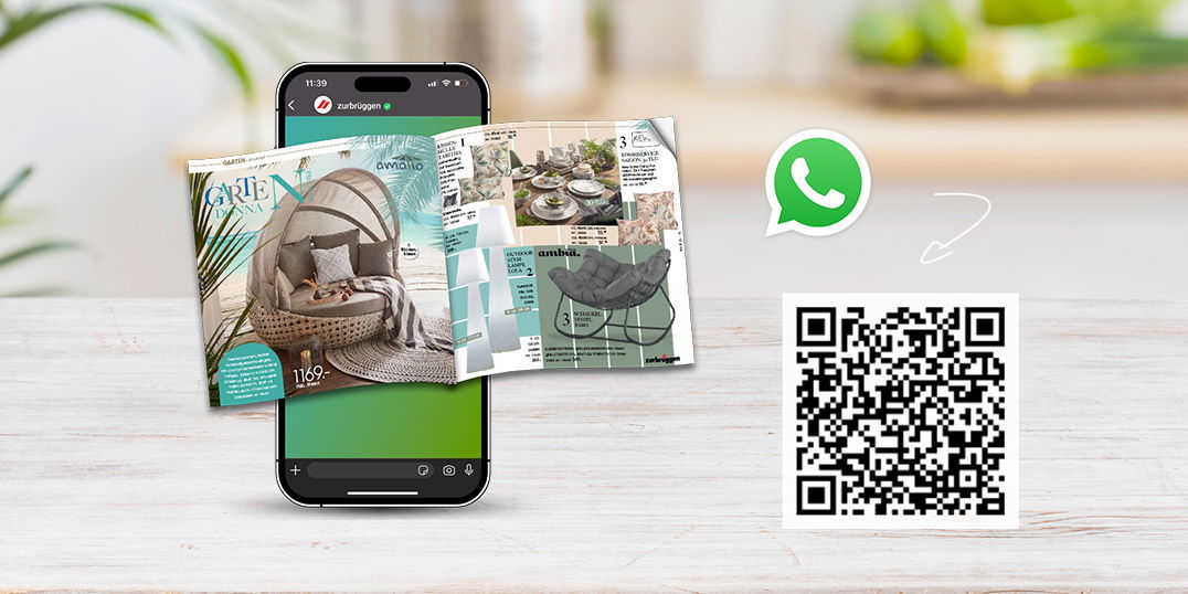 Smartphone mit einer geöffneten digitalen Werbebroschüre. Darüber das grüne WhatsApp-Logo.