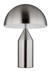 Moderne Tischleuchte ATOMA aus gebürstetem Metall in frontaler Ansicht mit halbrundem Schirm und konischem Sockel.