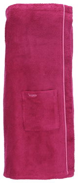 Rotes Wellness-Handtuch von Vossen mit aufgenähter Tasche, frontal fotografiert