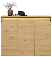 Frontansicht eines XL-Schuhschranks aus Holz mit dekorativer Beleuchtung, einem Hut und einer Vase auf der Oberseite.