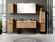 Moderner Spiegelschrank 120 cm mit Holzverkleidung, frontal abgebildet in einem stilvollen Badezimmer.