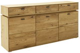 Holz-Sideboard mit mehreren Schubladen und Türen, aus hellem Holz mit natürlicher Maserung, seitliche Perspektive