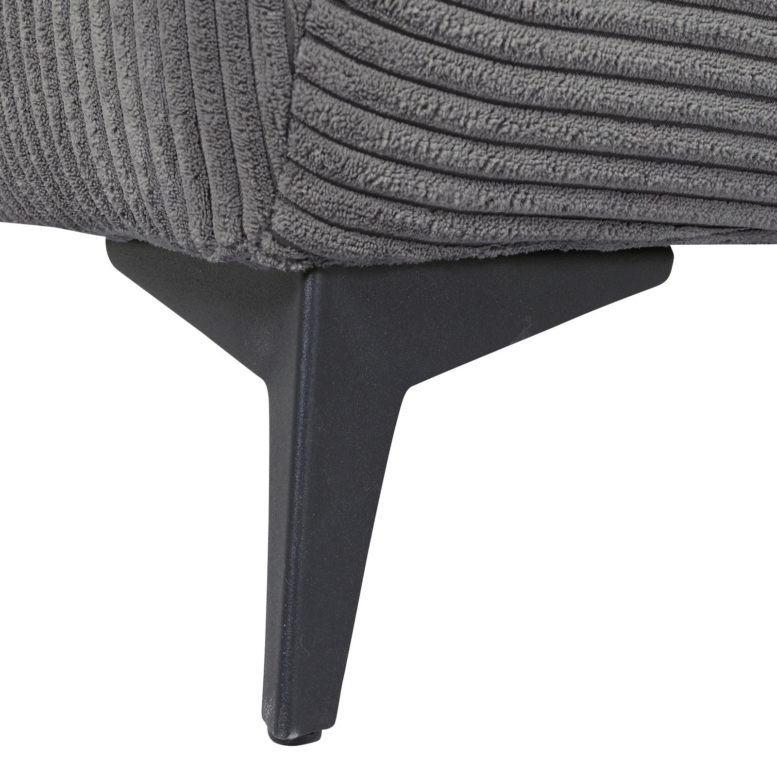 Nahaufnahme eines grauen Sofabeins mit strukturiertem Stoffbezug, Perspektive von unten.