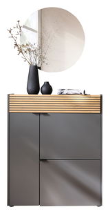 Garderoben-Set in Graphit mit Holzdetails, bestehend aus einem Schrank mit zwei Türen und einer Schublade, dekoriert mit Vasen und einem runden Spiegel, frontal betrachtet.