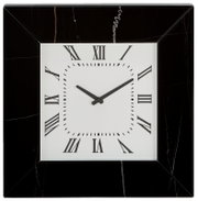 Quadratische Wanduhr mit schwarzem Rahmen und römischen Ziffern, Frontalansicht